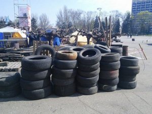 В центре Одессы сторонники федерализации возводят баррикады