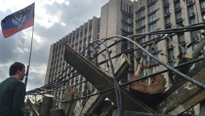 Митингующие в Донецке опасаются штурма здания госадминистрации