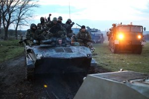 Танки и БТР украинской армии вошли в Донецкую область