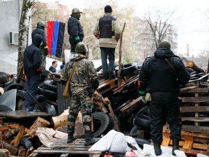 Славянск. Неизвестные расстреливают блокпосты. Есть раненые