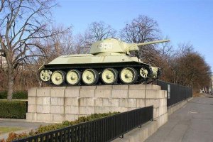 В Германии хотят убрать танки из мемориала советским воинам