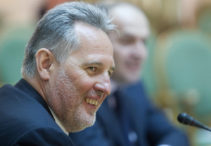 Нацизм нерентабелен: олигарх Фирташ останавливает свои заводы