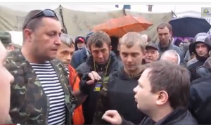 Скандал на Майдане: Правый сектор не хочет ехать на Донбасс