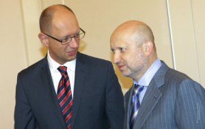 Лишь треть граждан на Юго-Востоке считают Турчинова и Яценюка легитимной властью