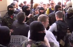 Активисты захватили телецентр в Донецке, требуя вернуть вещание из России