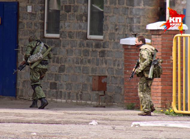 Бой под Славянском: украинская армия ведет обстрел позиций ополченцев, количество жертв растет Бой под Славянском: украинская армия ведет обстрел позиций ополченцев, количество жертв растет