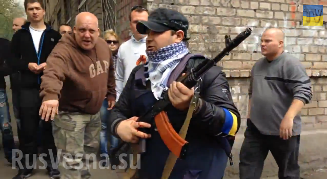 В День Победы в Мариуполе наёмники хунты убили более 20 человек. ВИДЕО В День Победы в Мариуполе наёмники хунты убили более 20 человек. ВИДЕО