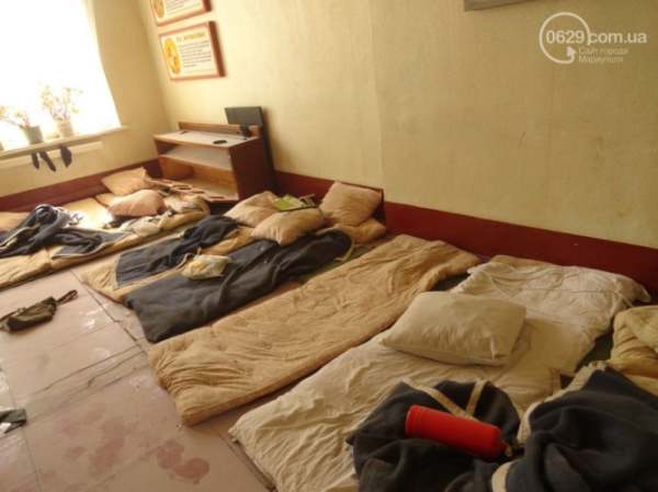 Военнослужащие покинули воинскую часть в Мариуполе, там уже мародеры