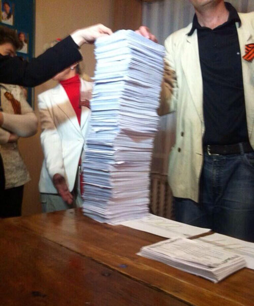 Результаты референдума в Луганской области объявят на всенародном митинге Результаты референдума в Луганской области объявят на всенародном митинге