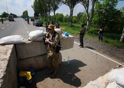Въезд в Донецк охраняют добровольцы народного ополчения батальона "Восток" (ФОТО, ВИДЕО) Въезд в Донецк охраняют добровольцы народного ополчения батальона "Восток" (ФОТО, ВИДЕО)