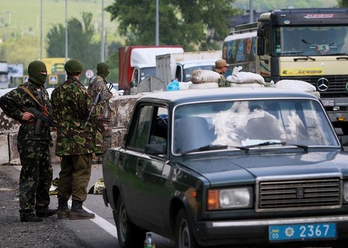 Въезд в Донецк охраняют добровольцы народного ополчения батальона "Восток" (ФОТО, ВИДЕО) Въезд в Донецк охраняют добровольцы народного ополчения батальона "Восток" (ФОТО, ВИДЕО)