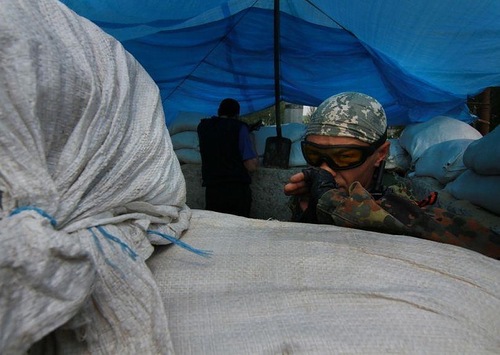 Въезд в Донецк охраняют добровольцы народного ополчения батальона "Восток" (ФОТО, ВИДЕО) Въезд в Донецк охраняют добровольцы народного ополчения батальона "Восток" (ФОТО, ВИДЕО)