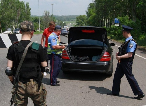 Въезд в Донецк охраняют добровольцы народного ополчения батальона "Восток" (ФОТО, ВИДЕО) Въезд в Донецк охраняют добровольцы народного ополчения батальона "Восток" (ФОТО, ВИДЕО)