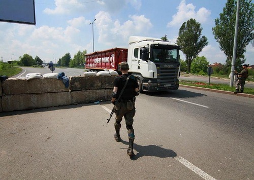 Въезд в Донецк охраняют добровольцы народного ополчения батальона "Восток" (ФОТО, ВИДЕО) Въезд в Донецк охраняют добровольцы народного ополчения батальона "Восток" (ФОТО, ВИДЕО)