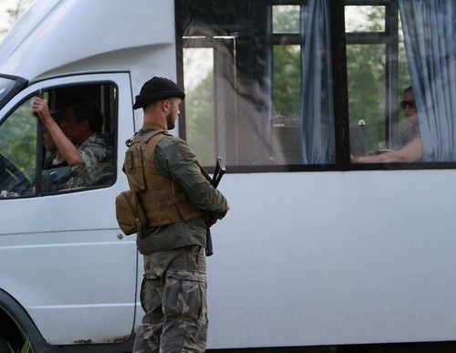 Въезд в Донецк охраняют добровольцы народного ополчения батальона "Восток" (ФОТО, ВИДЕО) Въезд в Донецк охраняют добровольцы народного ополчения батальона "Восток" (ФОТО, ВИДЕО)