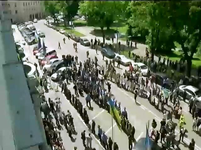 Майданутым нет покоя: В Ивано-Франковске жгли шины, требуя нового главу МВД Майданутым нет покоя: В Ивано-Франковске жгли шины, требуя нового главу МВД