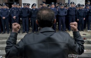 Одесситы пикетируют здание УВД, требуя освободить выживших в Доме профсоюзов активистов