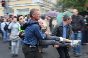 Медики подтверждают информацию о пострадавших во время штурма горУВД (фото)