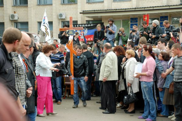 Сегодня Краматорск простился с погибшей медсестрой-волонтером Юлией Изотовой