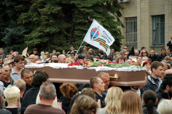 Сегодня Краматорск простился с погибшей медсестрой-волонтером Юлией Изотовой