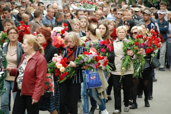 Сегодня Краматорск простился с погибшей медсестрой-волонтером Юлией Изотовой