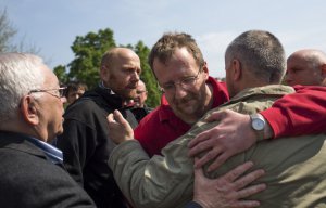 Отпущенную в Славянске миссию ОБСЕ обстреляли украинские военные