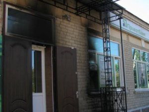 Неизвестные подожгли "Приватбанк" в Ананьеве Одесской области (фото)