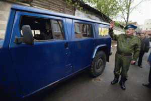 Прибытие бронеавтомобиля Тигр В Луганск