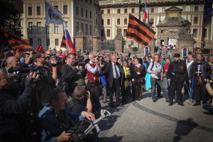 Прага: акция в поддержку России ФОТО ВИДЕО