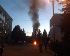 ПРЕСТУПЛЕНИЯ ХУНТЫ. В Красноармейске украинские бандформирования стреляли по безоружным, есть убитый и раненные.(фото, видео)