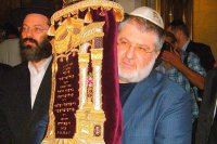 Олигарх Коломойский присвоил пожертвования