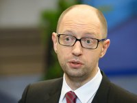 Украина готова общаться с Россией или с участием посредников, или в суде, заявил Яценюк