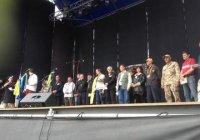 На Майданi коло банi революцiя iде...