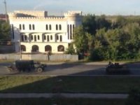 На Луганск движется колонна боевой техники под флагами России и Крыма (Видео)