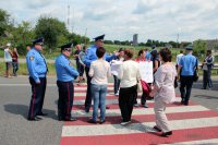 «Зачем вы их туда отправляете?»: в Житомире и Львове родные военных перекрыли дорогу и заблокировали КПП