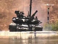 «Комбаты» Западного военного округа провели занятия по вождению танков под водой