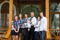 Семье Порошенко от погибших детей Донбасса...