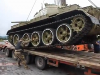 Ополченцы забрали танк из музея в Донецке