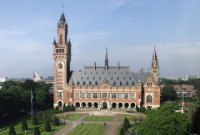 Гаагский суд удовлетворил иск бывших акционеров ЮКОСа и обязал Россию выплатить $50 млрд