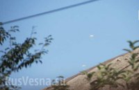 Над Харцизском сбит очередной военный самолет Украины, в небе парашютисты