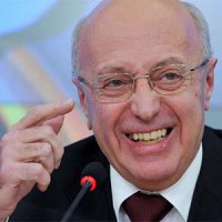 Новая изощренная провокация Кургиняна. Стрелкова атакуют в спину !