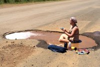 Сегодня самая популярная услуга в Киеве - мытье головы за деньги горячей водой