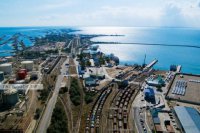 Медведев распорядился расширить акваторию порта Кавказ