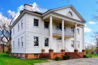 Американцы отказываются от дорогих особняков