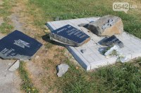 В Сумах раскурочили мемориальную табличку памяти Небесной Сотни (ФОТО)