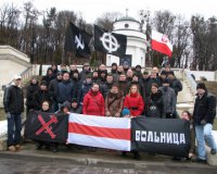 Не все так однозначно. Часть Поляков воюет на стороне ополчения.