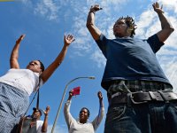 Протестующих в Фергюсоне полицейский предложил "усыплять как бешеных собак"