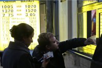 Скупают всё, кроме гривны