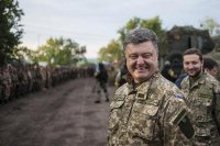 Порошенко в Мариуполе объявил о необходимости стягивания к городу бронетехники, РСЗО и систем ПВО
