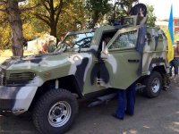 Ополченцы хотят модернизировать трофейные броневики "Кугуар"